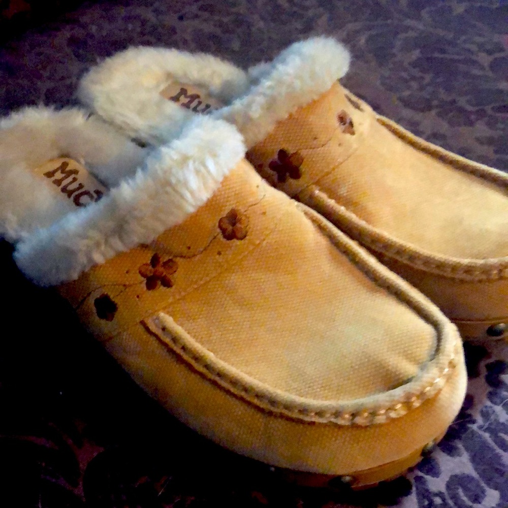 MUDD fuzzy clogs